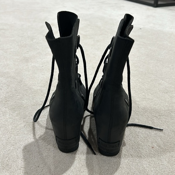 Sorel boots, black size 7 - Picture 4 of 5